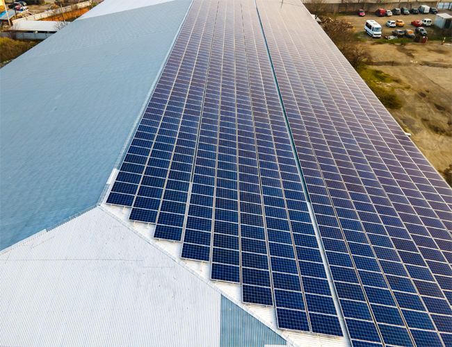 Toiture photovoltaïque sur bâtiment bipente symétrique